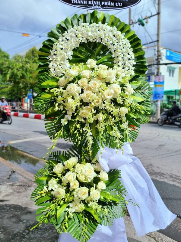 Dịch vụ tận tình, giao hoa miễn phí